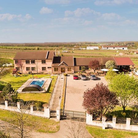 Resort Kovacs Novosedly  ภายนอก รูปภาพ