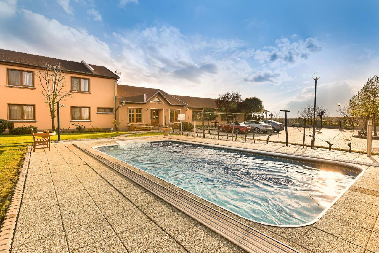 Resort Kovacs Novosedly  ภายนอก รูปภาพ