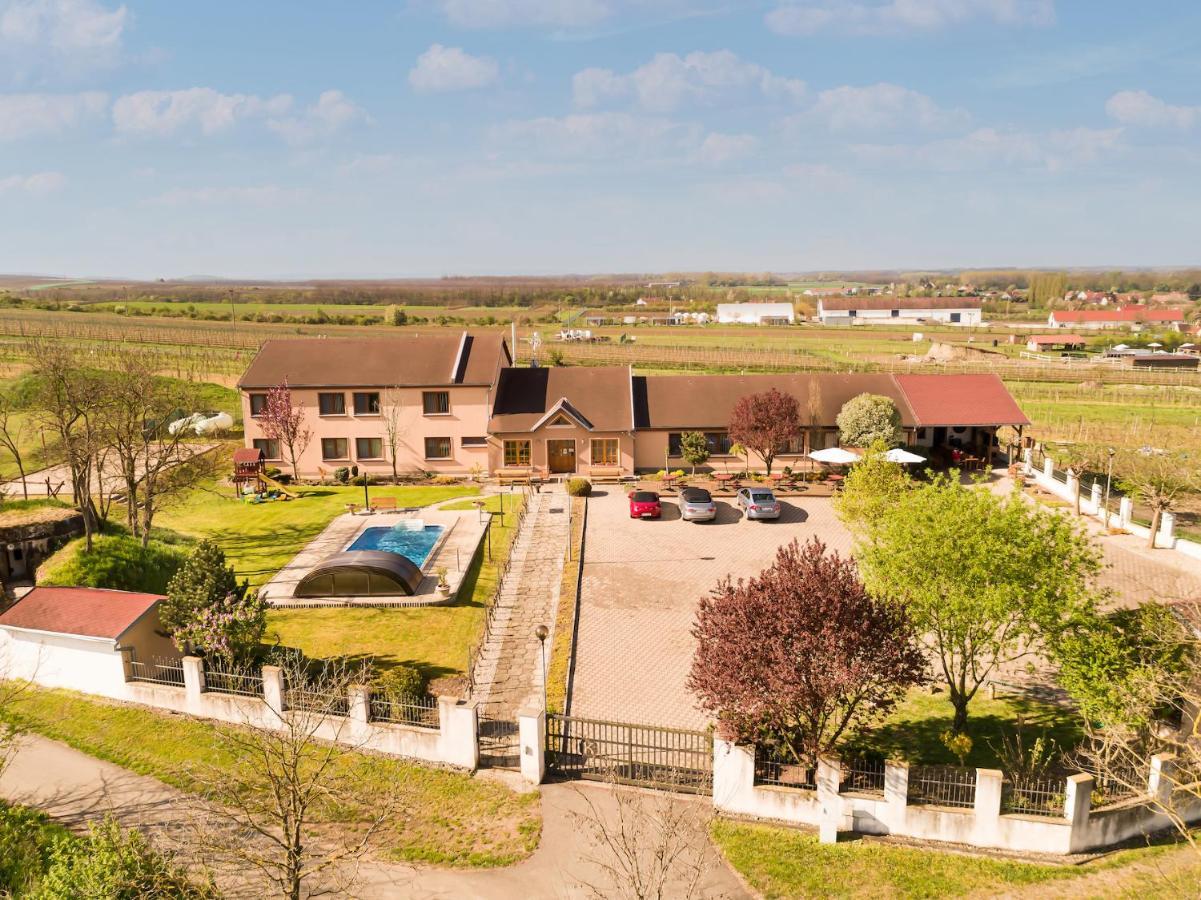 Resort Kovacs Novosedly  ภายนอก รูปภาพ