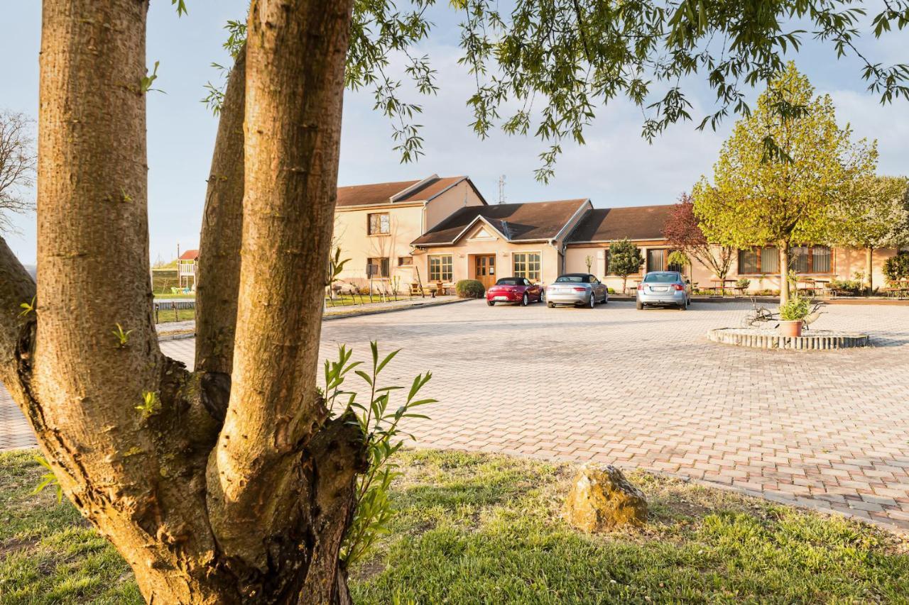 Resort Kovacs Novosedly  ภายนอก รูปภาพ