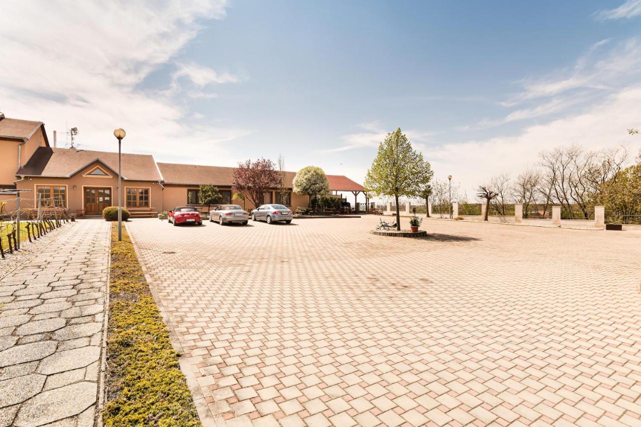 Resort Kovacs Novosedly  ภายนอก รูปภาพ